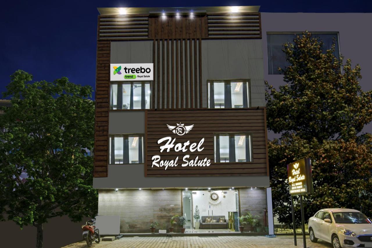 Treebo Royal Salute, Zirakpur Hotell Eksteriør bilde