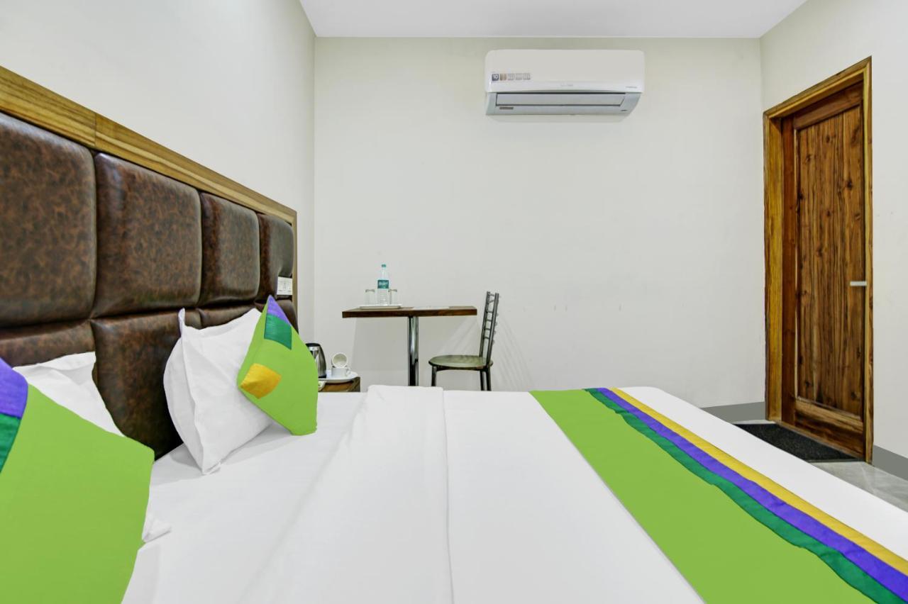 Treebo Royal Salute, Zirakpur Hotell Eksteriør bilde